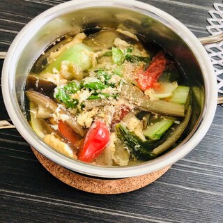 茄子と青梗菜とトマトの中華風卵スープ